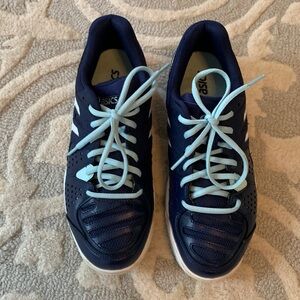 ASICS Woman’s sz 7